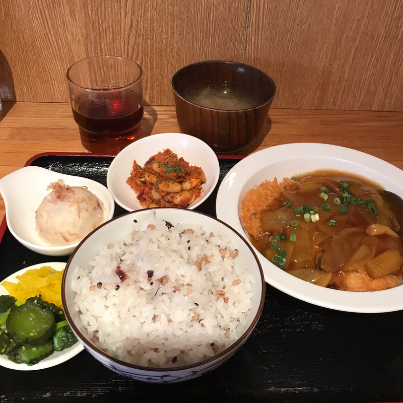 お蕎麦屋さん風和風カツカレー定食(旬菜 だいにんぐ OKKO)