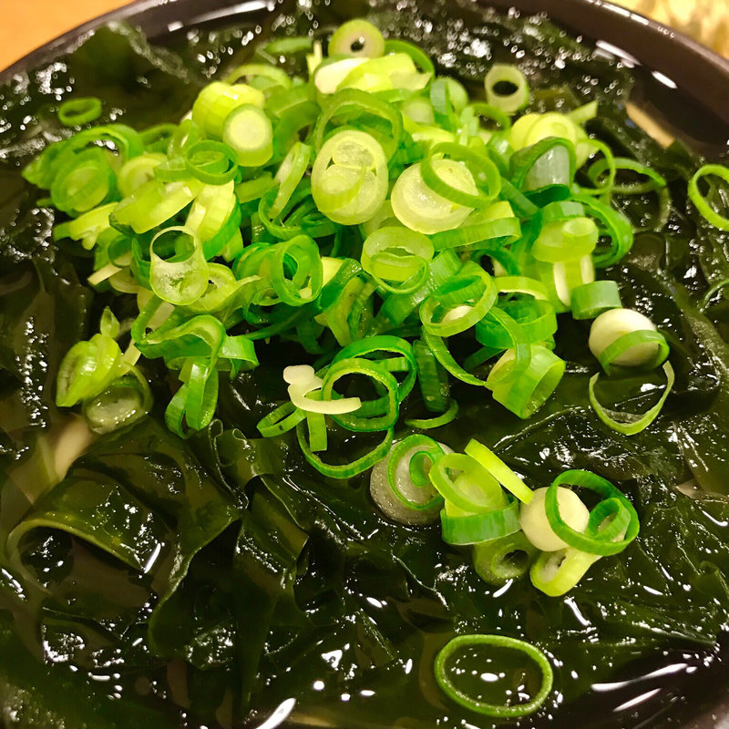 冷やがけわかめ並み(うどん 丸香)