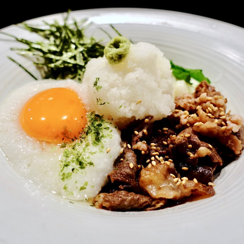 牛肉と白月見（とろろ）のぶっかけおうどん（冷）(大阪釆なりうどん きらく 阿倍野店)