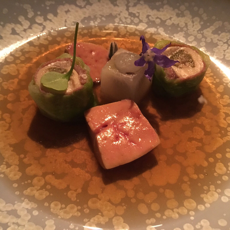 牡蠣とフォアグラ トリュフのコンソメ(レストランひらまつ 広尾)