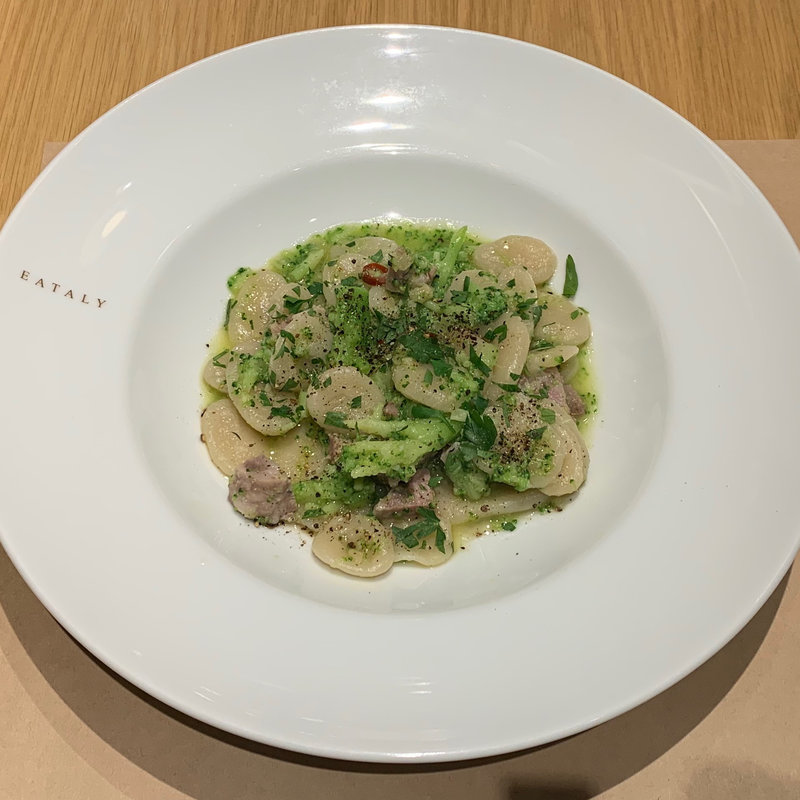 サルシッチャとブロッコリーのオレッキエッテ (イータリー 丸の内店)