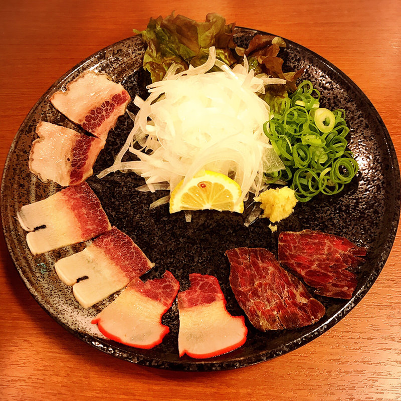 鯨刺し盛り合わせ(ばってん八丁堀店)