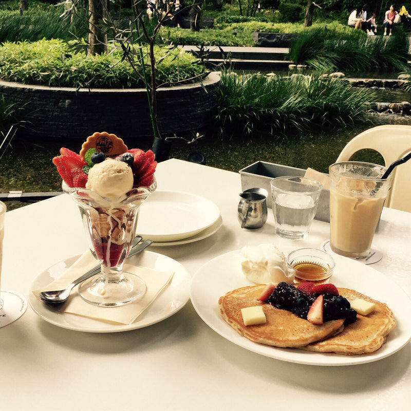 パンケーキ ベリー&ベリー、スーホルムパフェ(SØHOLM CAFE+DINING 梅田)