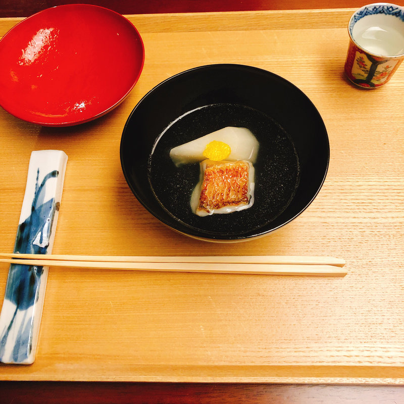 真鯛とかぶの椀物(青山 仁)