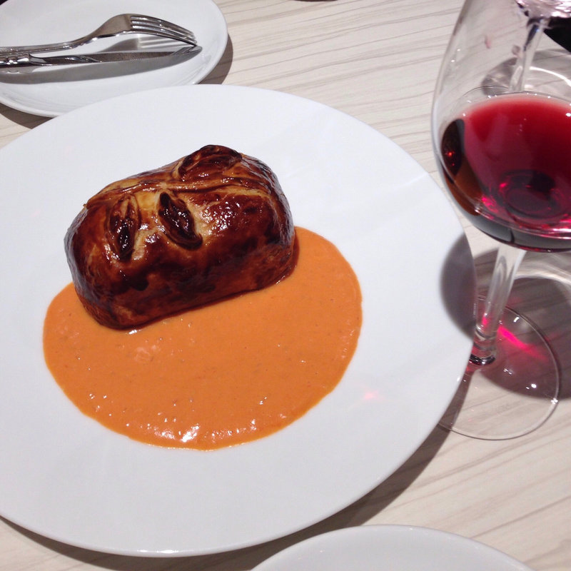 ショーソン～真鯛とウニのムースのパイ包み焼き　ソースショロン(俺のフレンチ 梅田 )