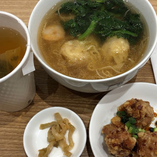 香港海老雲呑麺(糖朝 CAFE 横浜ランドマークプラザ店)