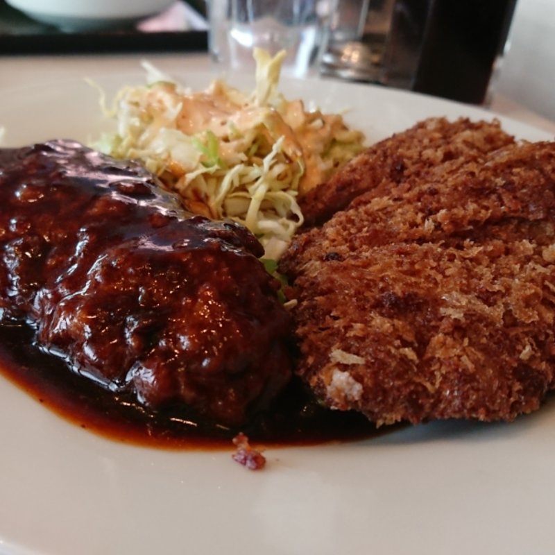 煮込みハンバーグランチセット(青山からす亭)