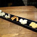 チーズの5種盛り(cheese and BAR(チーズ アンド バー))
