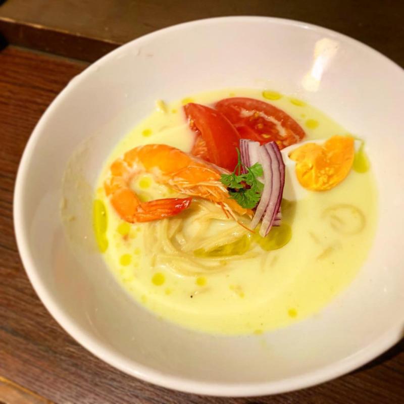 ひやしタイ風カレーラーメン(きんのぶた 羽曳野尺度店)