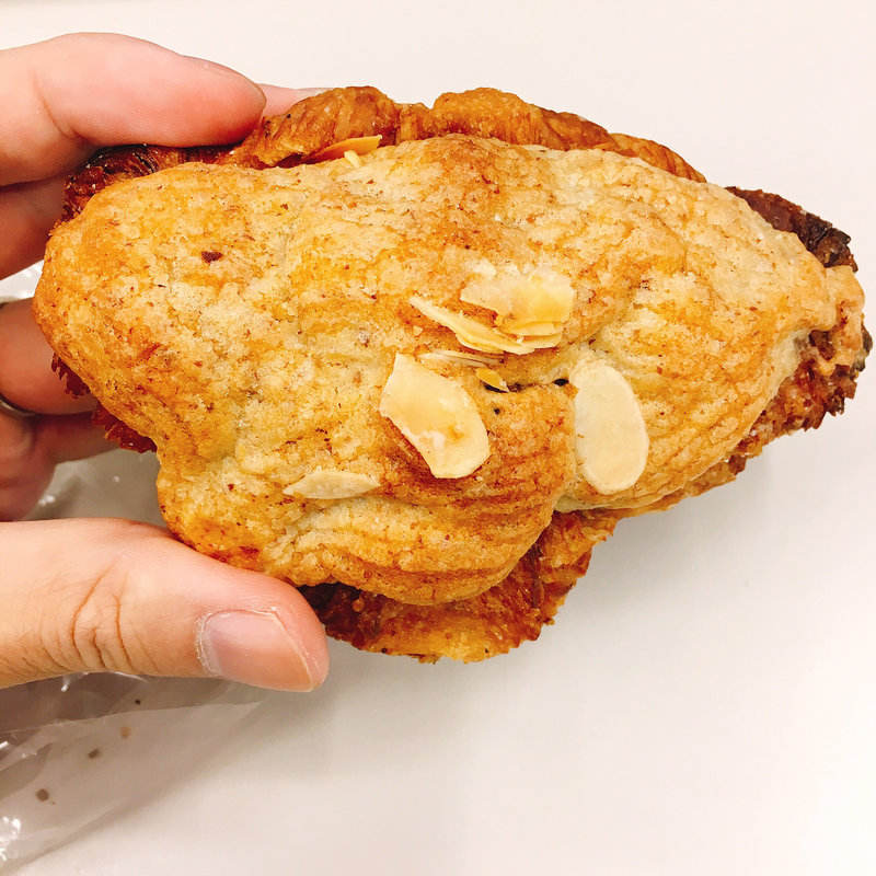 クロワッサン・オ・ザマンド(デ トゥット パンデュース エキマルシェ新大阪店)