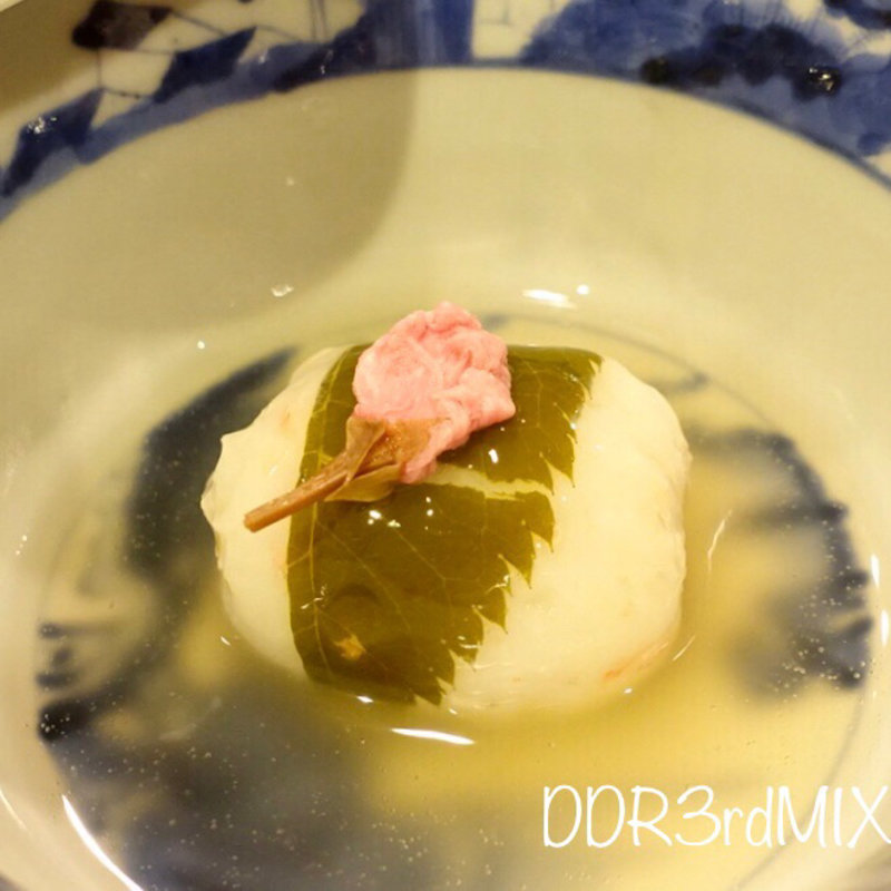 アマダイ、ズワイ、ホタテしんじょうの桜蒸し(鮨なが井)