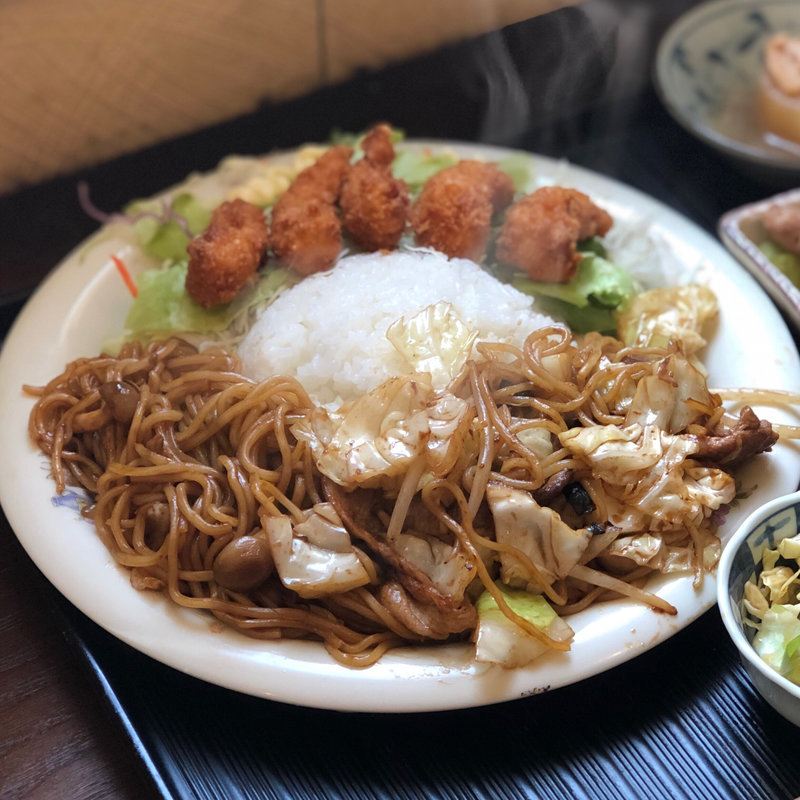 エビフライのせやきそばライス(きくの)