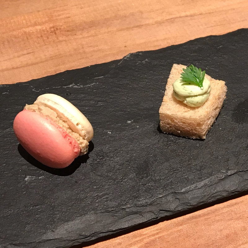 アミューズ ファアグラのマカロン(Bistro sifflet)