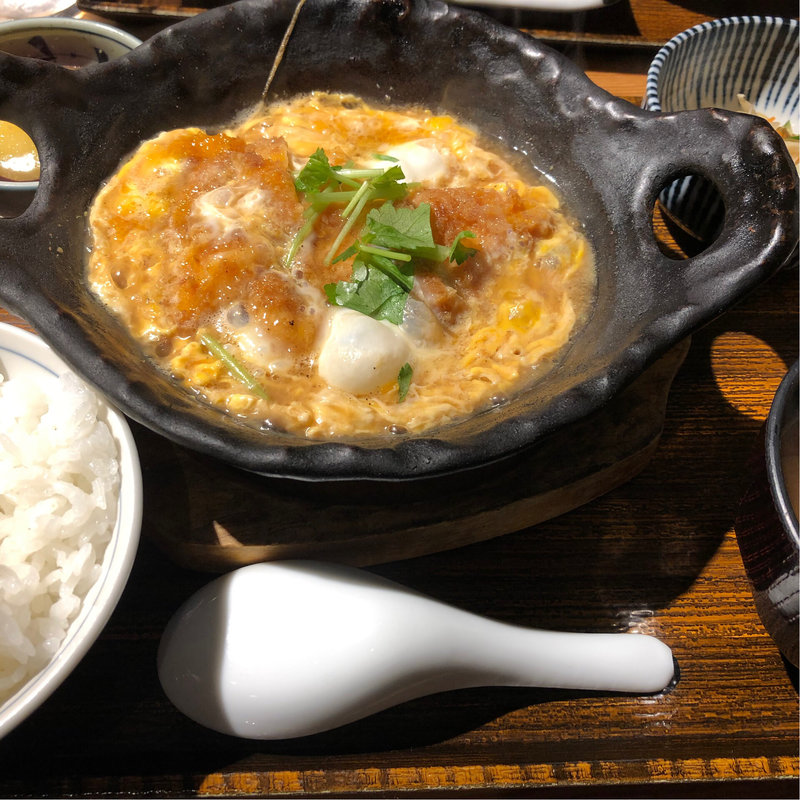 鶏かつ煮卵とじ(恵比寿 土鍋炊ごはん なかよし 並木橋店)