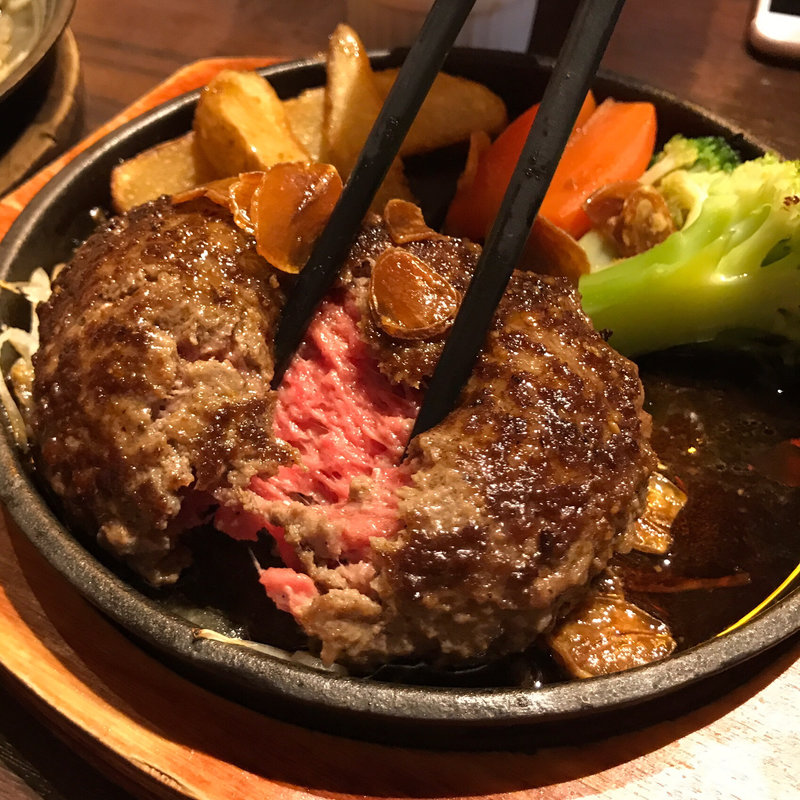 ハンバーグ(肉の楽園)