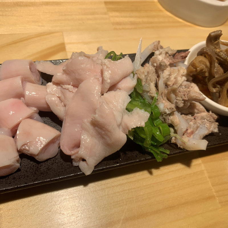 鳥刺し盛り合わせ(鶏ネバーランド)