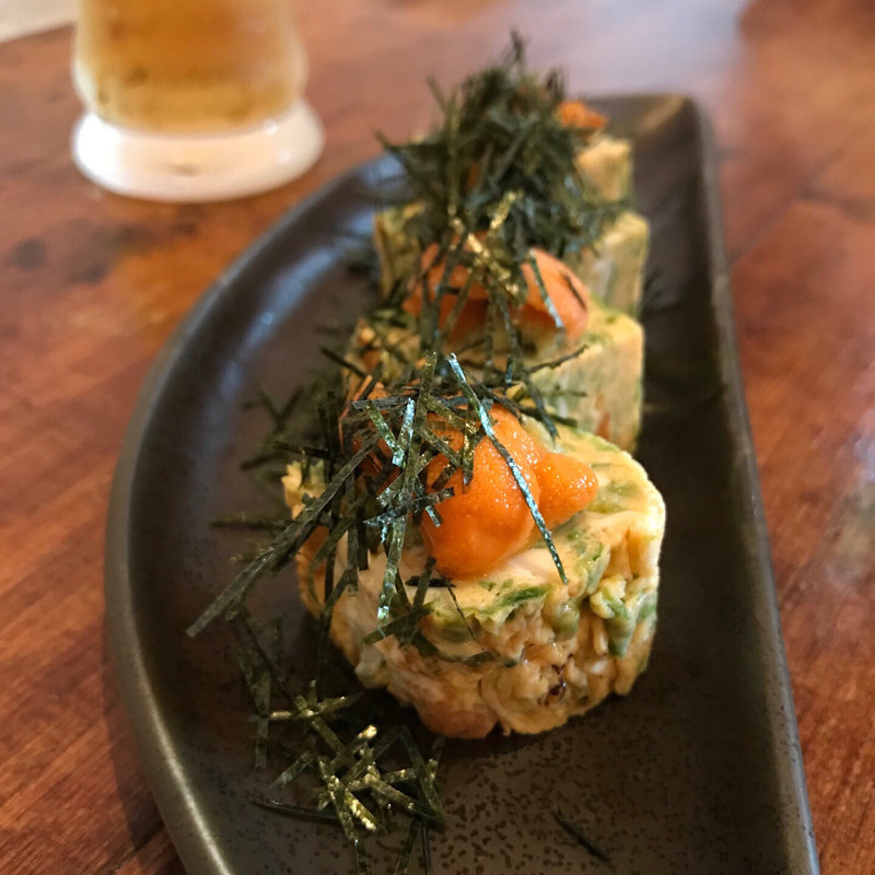 ウニ入り玉子焼き(皿のうえ)