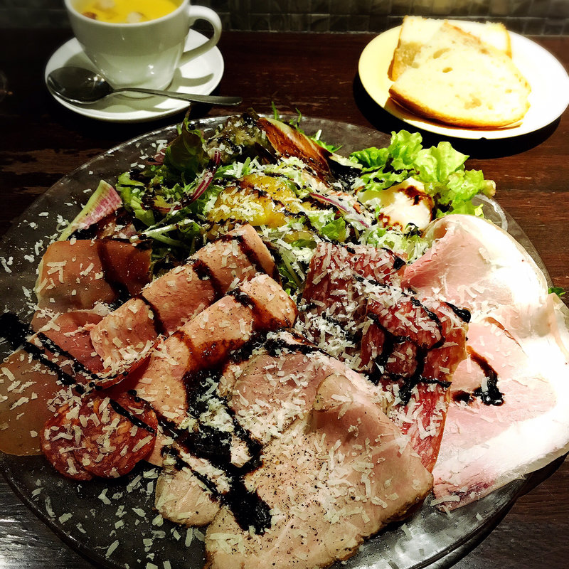 お肉たっぷりサラダランチ(トラットリア クイント)