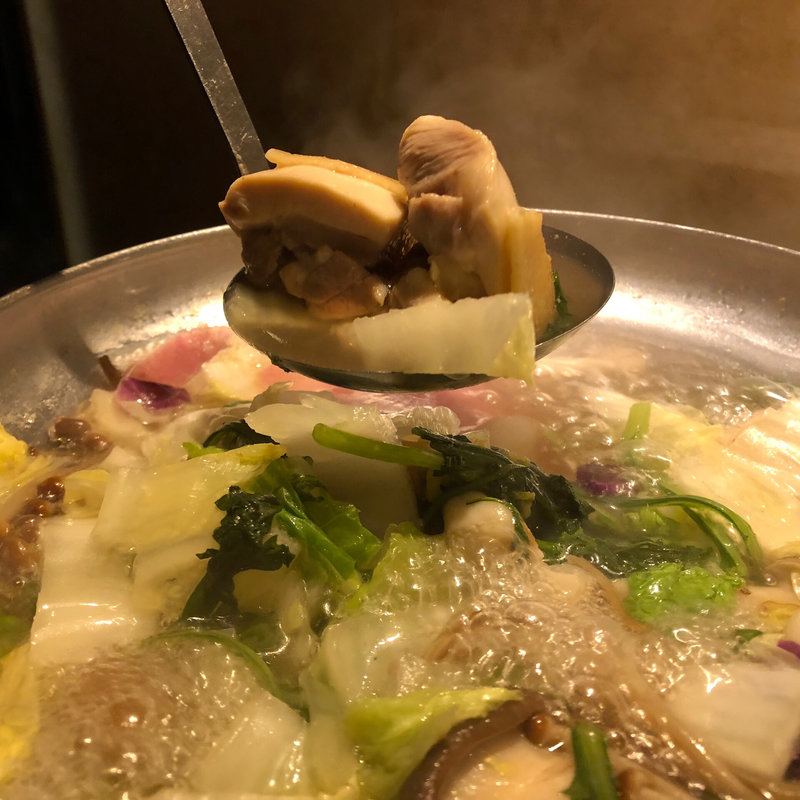 黒さつま地鶏の水だき鍋  (地鶏と完全個室 伊蔵 難波店)
