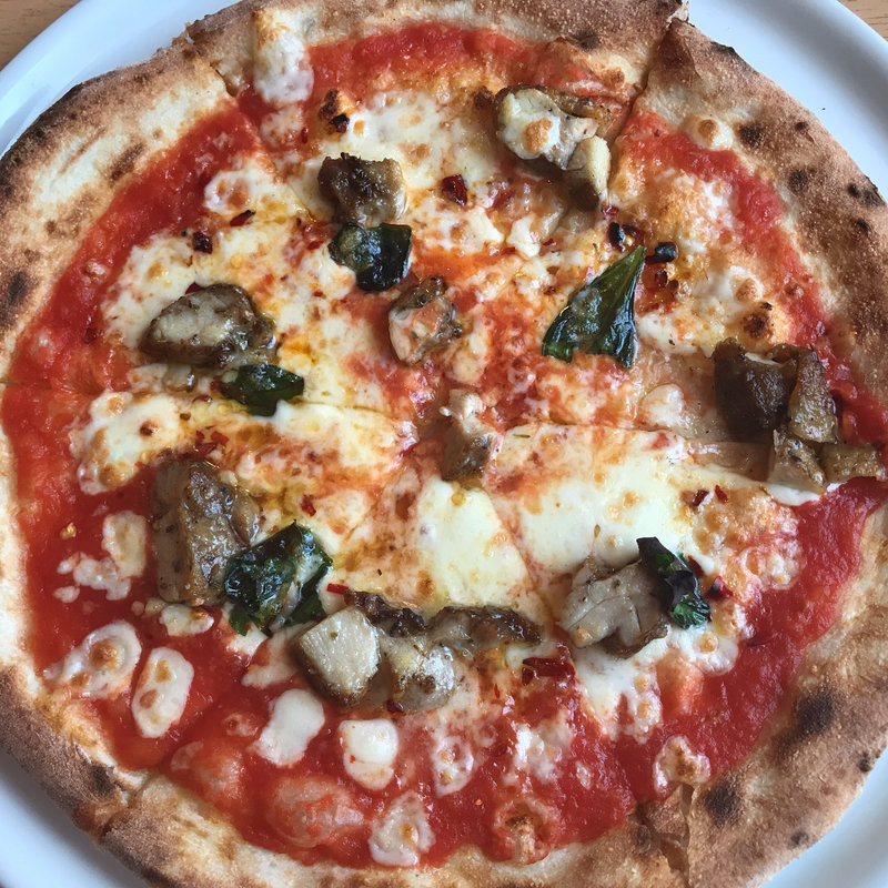 ハーブチキンのピリ辛ピッツァ(TRATTORIA STELA)