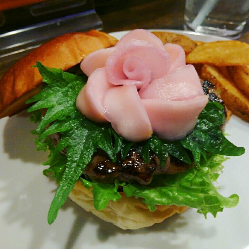 春蕪の梅酢漬けと青じその春爛漫バーガー(Kokopelli)