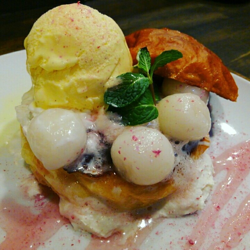 春香る桜風味のあんこと白玉バーガー(Kokopelli)