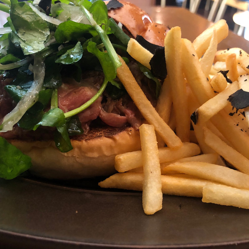 トリュフ・ローストビーフバーガー(orange（オランジェ）)