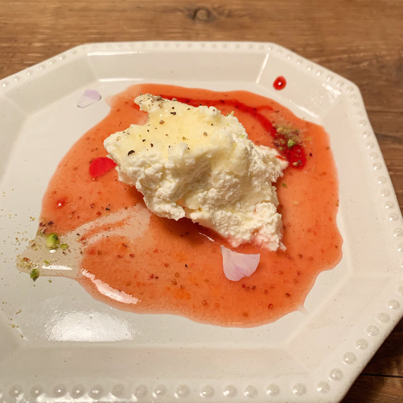 自家製リコッタチーズ 苺ソース掛け(256)