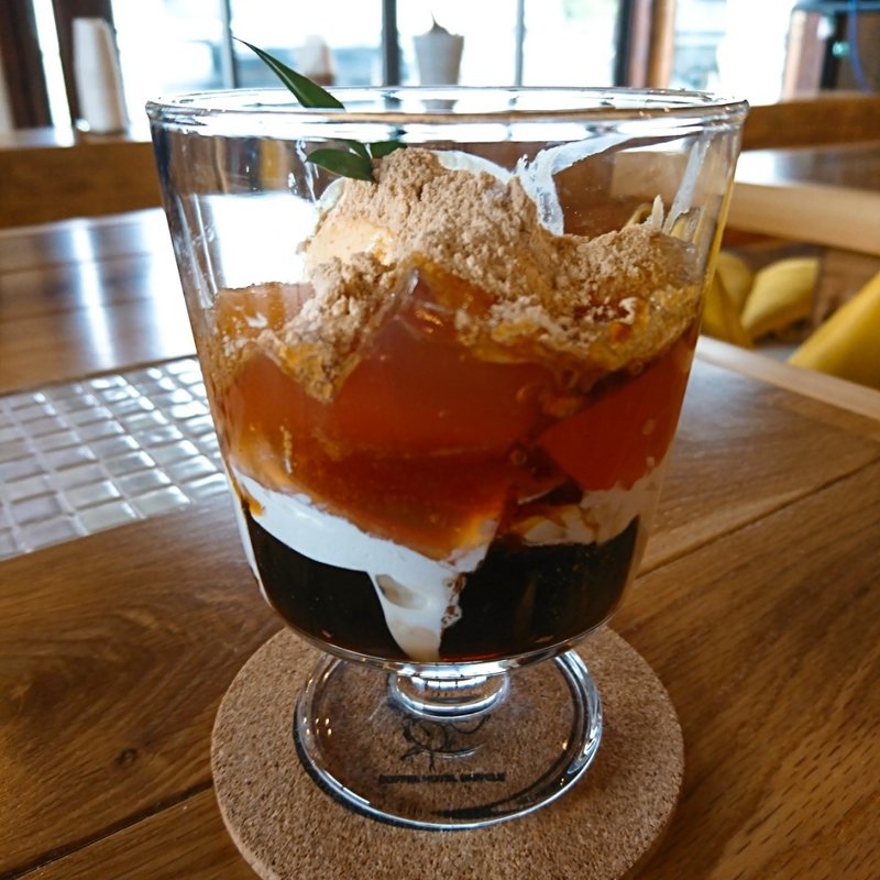 わらびもちパフェ(猿とモルターレ)