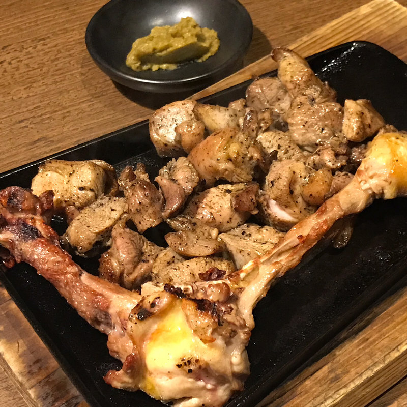骨付き鶏もも一本炭火焼(九州酒場 千日前店 )