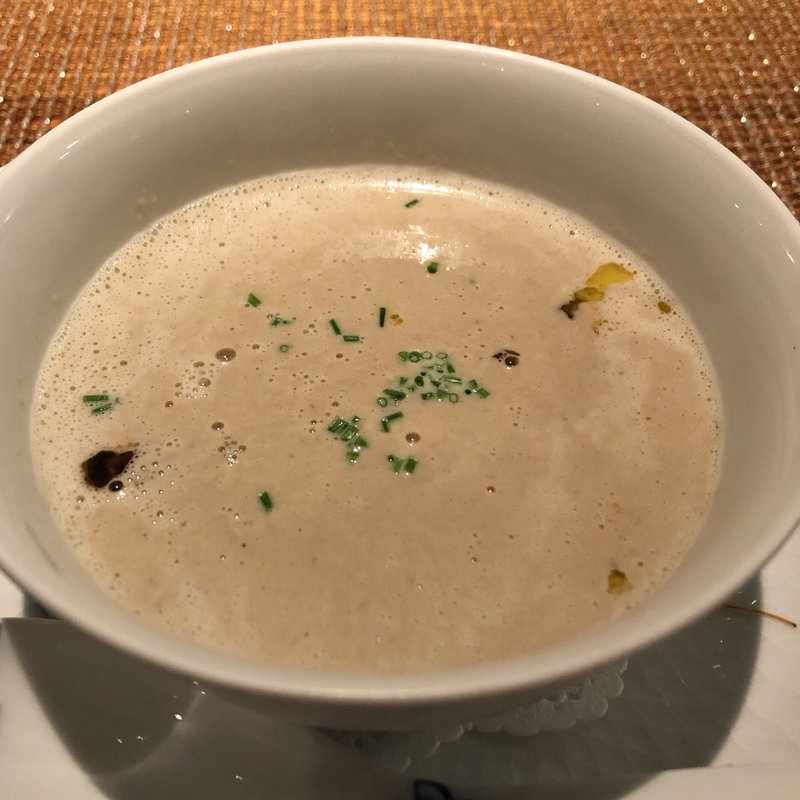 シャンピニオンのポタージュ フォアグラのソテー(au deco )