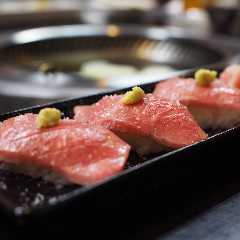 近江牛 三角バラ炙り握り(八勝園)