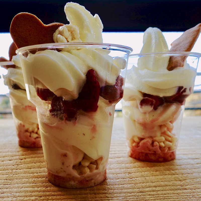 村のいちごのパフェ(道の駅 ちはやあかさか )