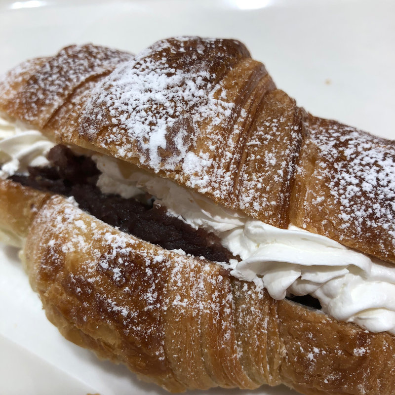 クロワッサン小倉ホイップ(キャパトル ミナーラ店)