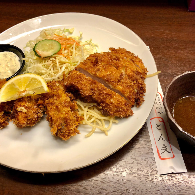ひれとんかつとカキフライのコンビ(ひれとんかつの店 とん文 )