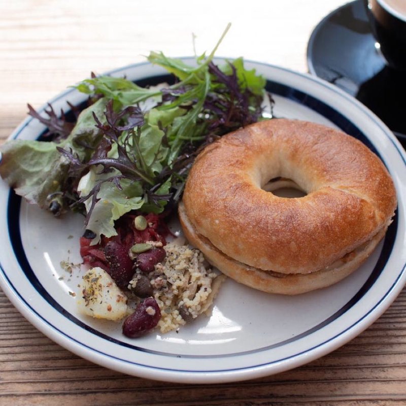 有機ピーナッツペースト&レーズンのベーグルサンド(パーランド （parland）)