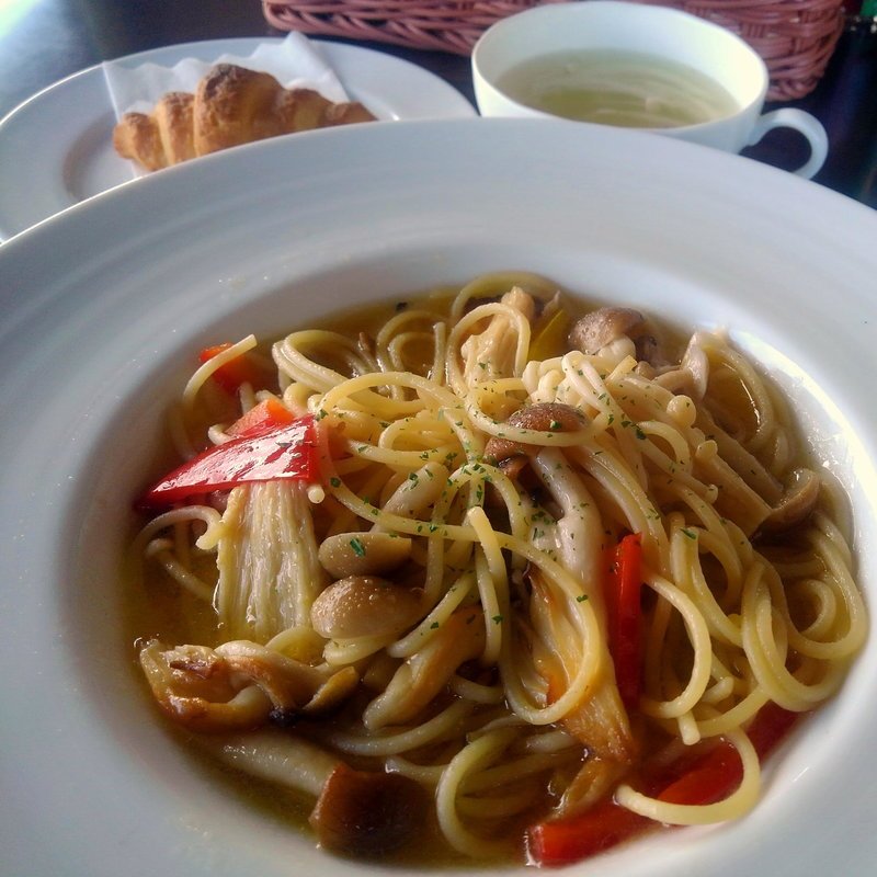 3種のきのこマリネのパスタセット(cafe&bar HOKUTEN)