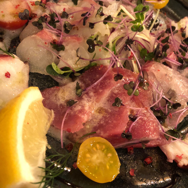 鮮魚のカルパッチョ(やきとんひなた 板橋店)