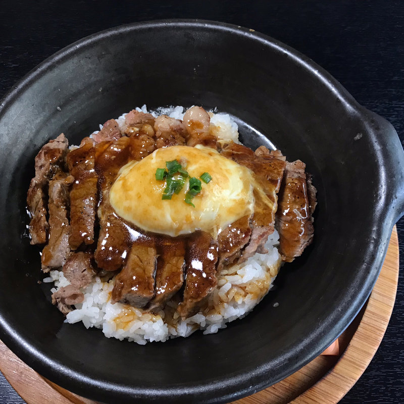 とろ〜りたまごステーキ丼　160ｇ(レストランＨＡＭＡ)