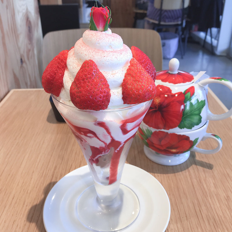 苺のチョコパフェ ドリンクセット(水信フルーツパーラーラボ)