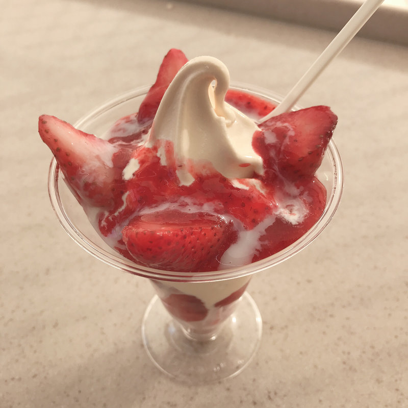 練乳いちごパフェ(ミニストップ)