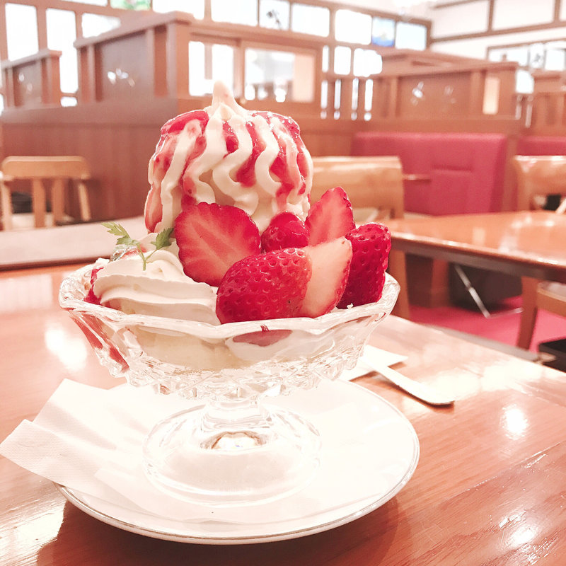苺サンデー(椿屋カフェ そごう横浜店)