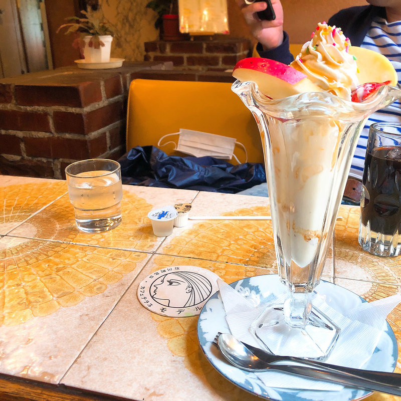 キャラメルパフェ(純喫茶 モデル)