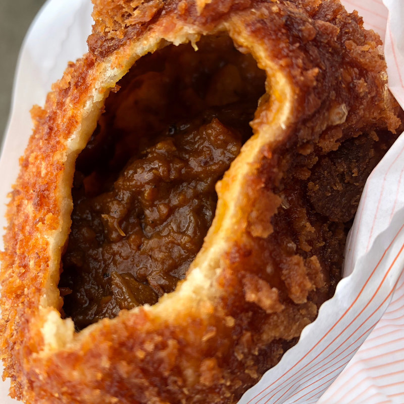 「磯子の逸品」チキンカレーパン(イル・デ・パン （L'île des Pains）)