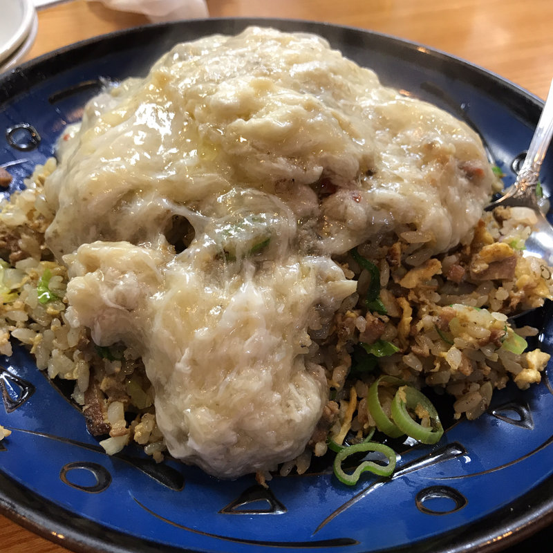 フカヒレあんかけチャーハン(餃子専門店 なんやかんや)