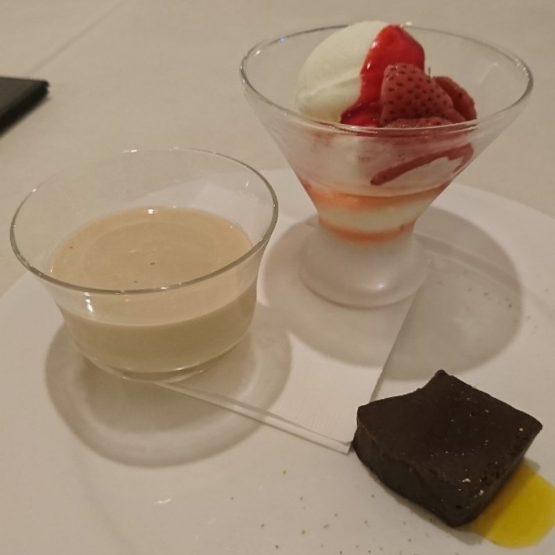 デザート盛り合わせ(ボン・グゥ 神楽坂)