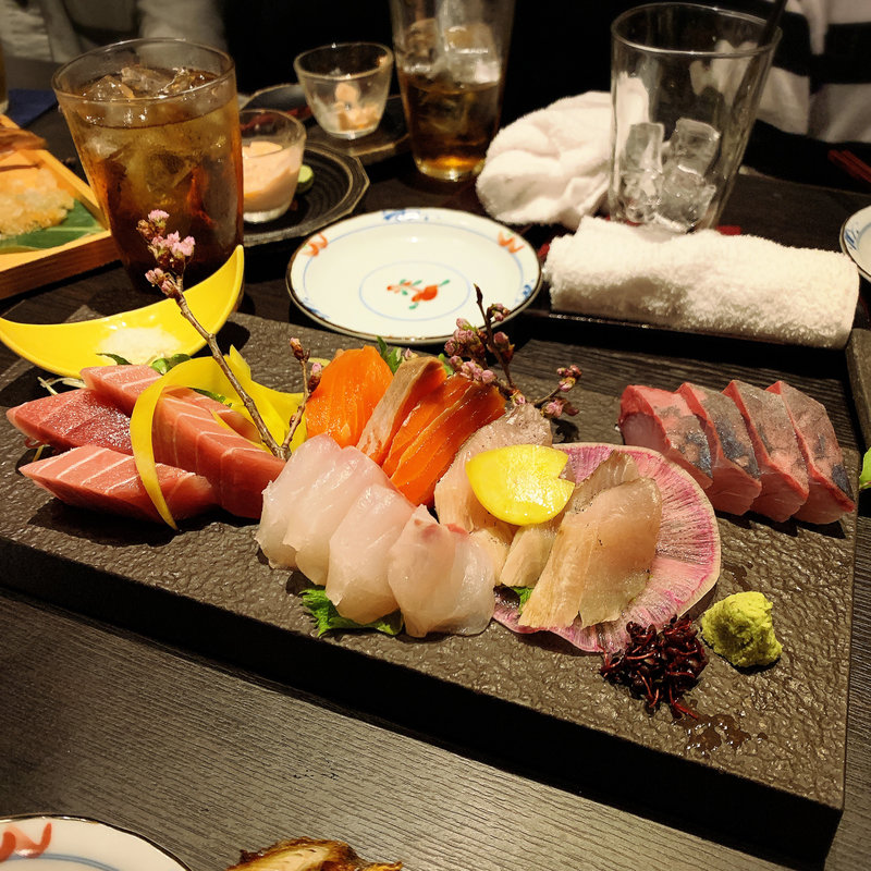 おまかせお造り盛り合わせ五種(炉端の佐藤 中目黒本店)