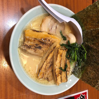 炙りチャーシュー麺(横浜家系ラーメン 目黒 魂心家)