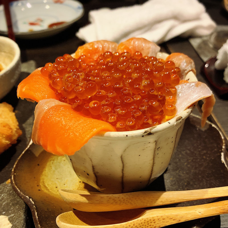 いくらとサーモンの親子丼(炉端の佐藤 中目黒本店)