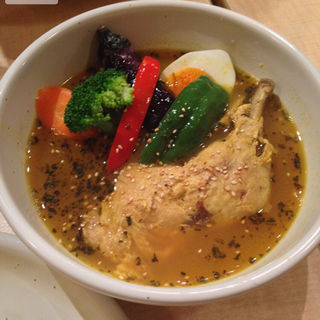 骨付きチキンと野菜のスープカレー（ランチ）(シュクル 自由が丘店)